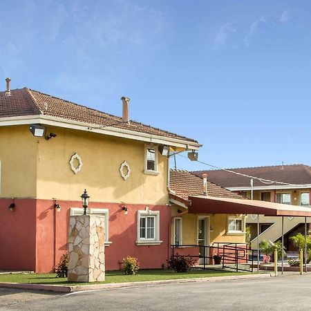Rodeway Inn & Suites Near The Coliseum & Arena Оакланд Экстерьер фото