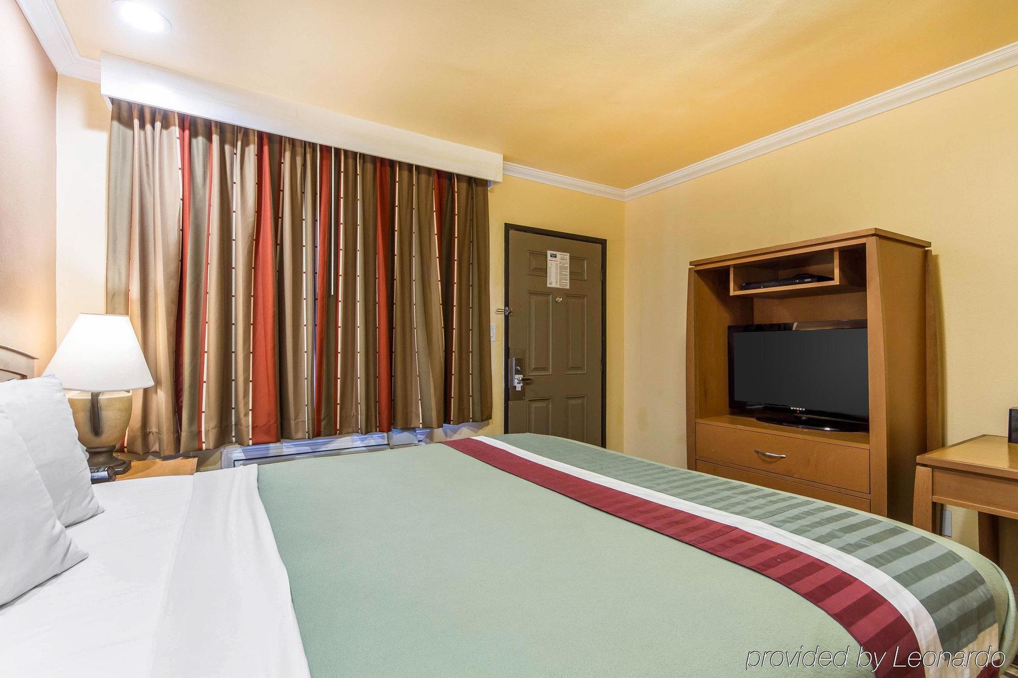 Rodeway Inn & Suites Near The Coliseum & Arena Оакланд Экстерьер фото