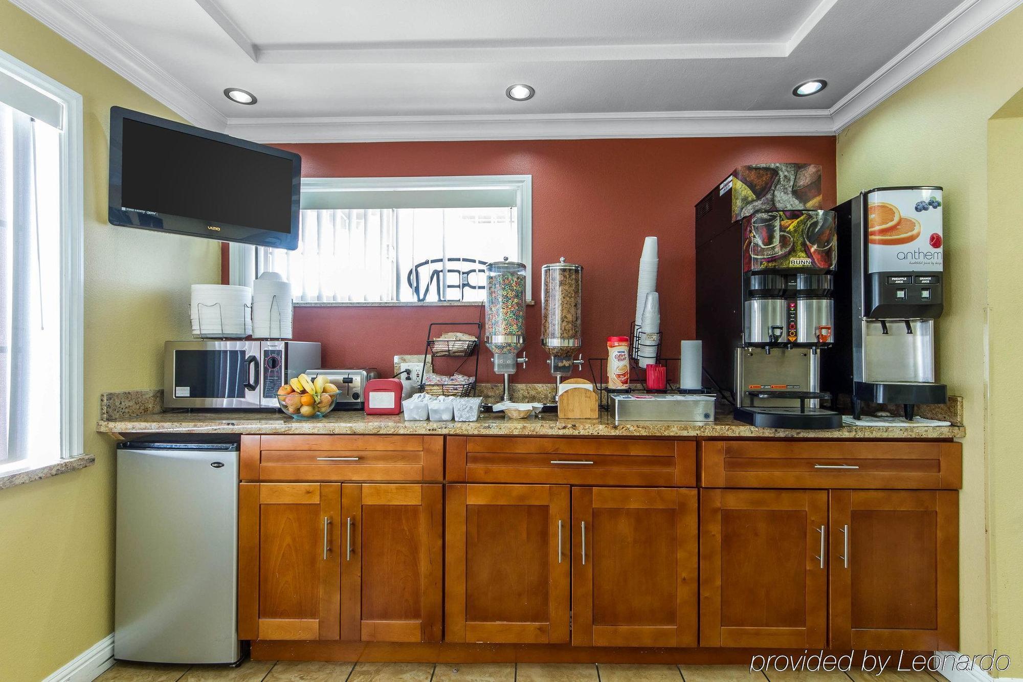 Rodeway Inn & Suites Near The Coliseum & Arena Оакланд Экстерьер фото