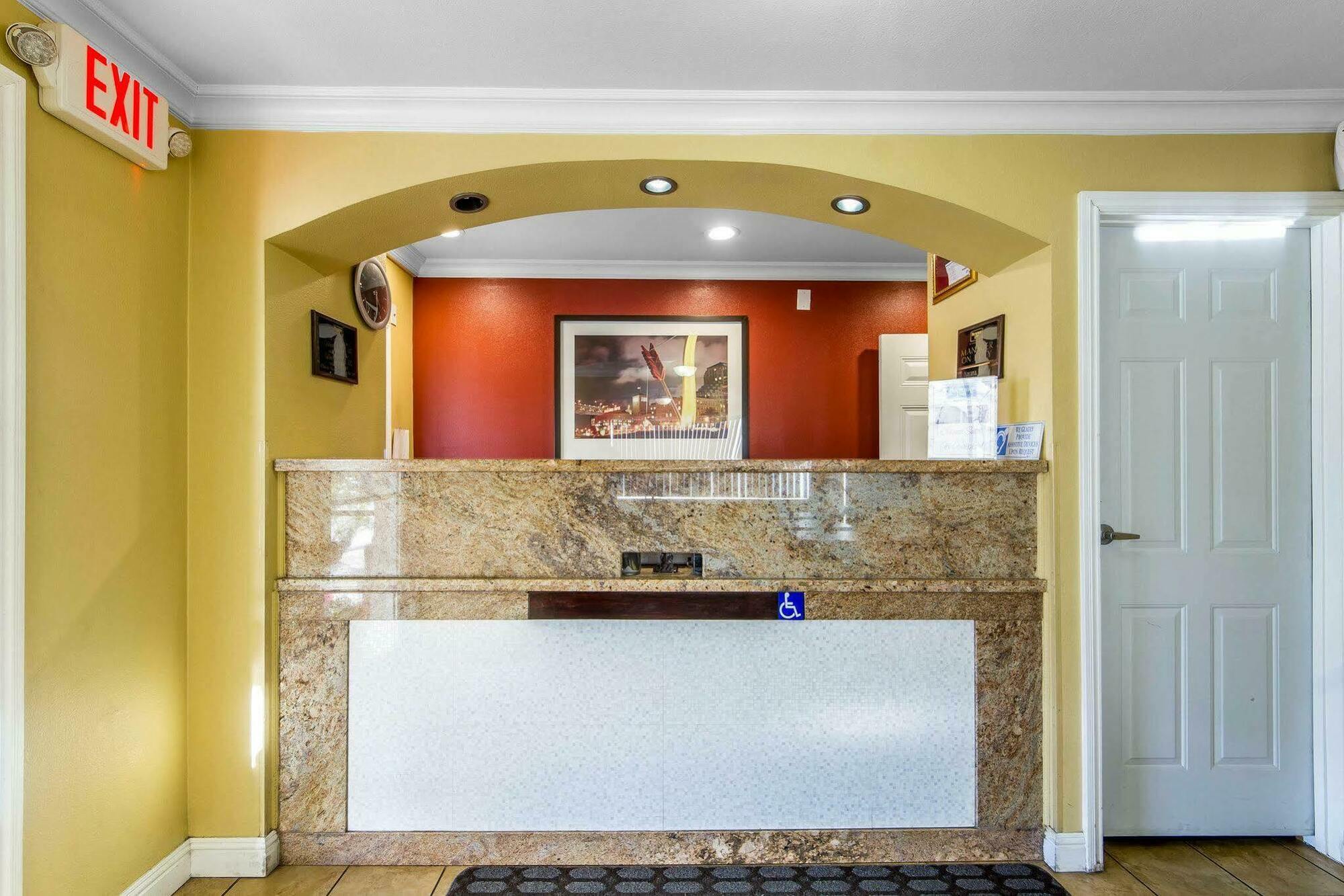 Rodeway Inn & Suites Near The Coliseum & Arena Оакланд Экстерьер фото