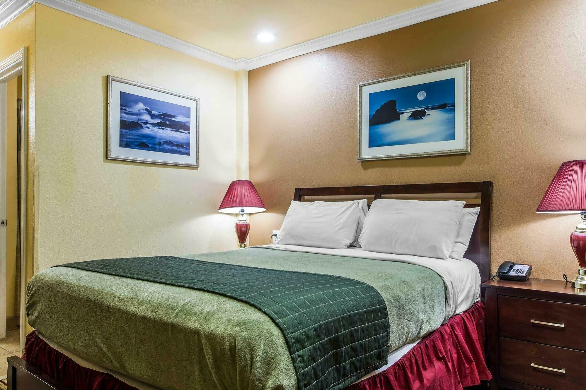 Rodeway Inn & Suites Near The Coliseum & Arena Оакланд Экстерьер фото