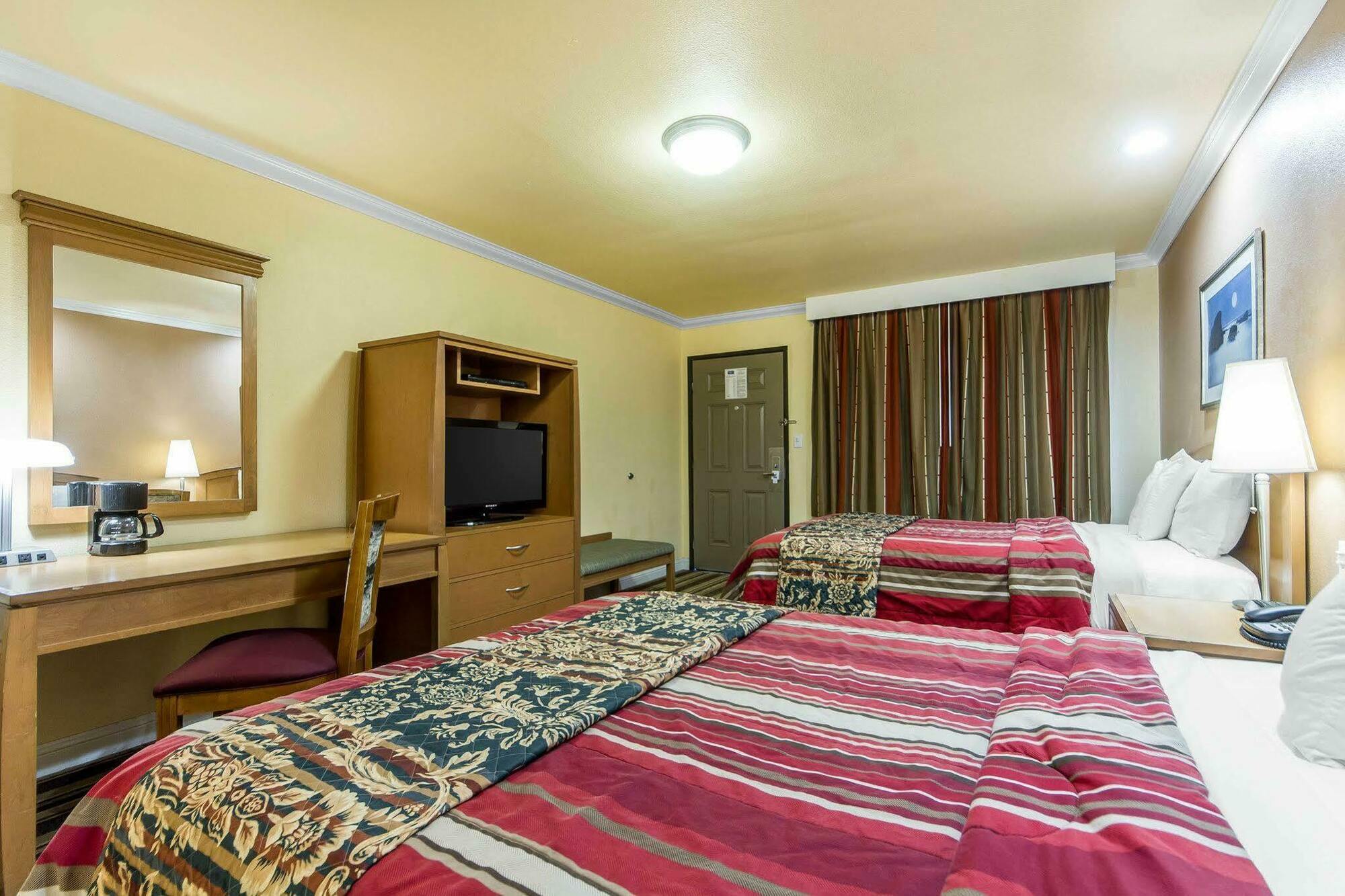 Rodeway Inn & Suites Near The Coliseum & Arena Оакланд Экстерьер фото